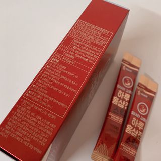 힘내라김홍삼 하루홍삼정스틱 10g x 10포 — 3점을 준 리뷰어가 2021년 3월 올린 사용 사진