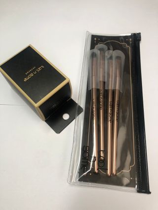 툴앤썸 로즈골드 에디션 아이 메이크업 브러쉬 4종+툴앤썸 어썸 블랙 멜로우 블렌딩 스펀지 — 5점을 준 리뷰어가 2021년 2월 올린 사용 사진