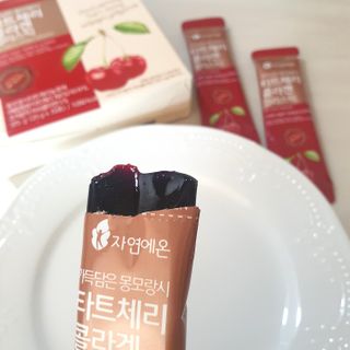자연에온 가득담은 몽모랑시 타트체리 콜라겐 젤리스틱 — 5점을 준 리뷰어가 2020년 12월 올린 사용 사진