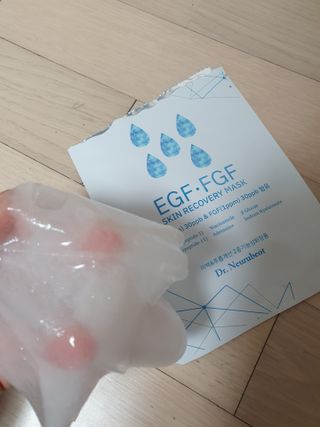 Dr.느루벗 느루벗 EGF FGF 스킨 리커버리 마스크 10장 — 5점을 준 리뷰어가 2021년 5월 올린 사용 사진
