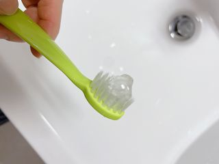 치과에서 쓰는 치약 _ 라벨제로 저불소 꼬마, 키즈, 유아, 베이비, 주니어 안전한 어린이치약 — 5점을 준 리뷰어가 2022년 11월 올린 사용 사진
