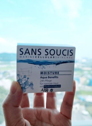 산수시 아쿠아 베네핏 24h 수부지 물광 속건조 수분크림 50ml — 5점을 준 리뷰어가 2021년 7월 올린 사용 사진