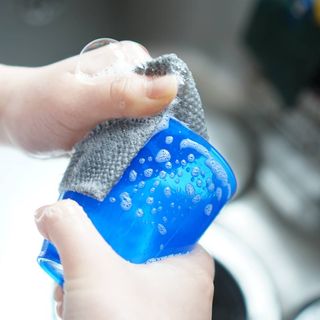 [생활공작소] 일회용 수세미 미니_그레이 60매 x 3입 — 5점을 준 리뷰어가 2021년 2월 올린 사용 사진