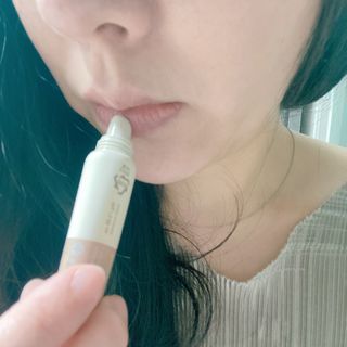 [후르디아] 올리브영 착한보습 비건 립버터 2종 — 5점을 준 리뷰어가 2021년 12월 올린 사용 사진
