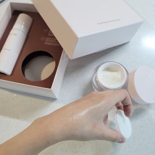 프리마인 바르기만 하면 철벽 스킨케어+24시간 마스크팩 효과. 셀라브 리제너레이팅 시스템 부스터+크림 세트 — 3.5점을 준 리뷰어가 2023년 6월 올린 사용 사진