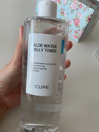 김정문알로에 큐어 큐어 알로에 워터 젤리 토너 500ml — 5점을 준 리뷰어가 2021년 4월 올린 사용 사진