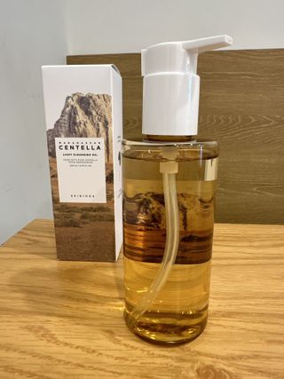 스킨1004 [SKIN1004] 마다가스카르 센텔라 라이트 클렌징 오일 200ml — 5점을 준 리뷰어가 2024년 7월 올린 사용 사진