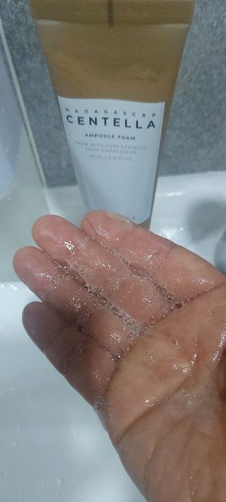 스킨1004 [SKIN1004] 마다가스카르 센텔라 앰플 폼 125ml — 4점을 준 리뷰어가 2024년 9월 올린 사용 사진