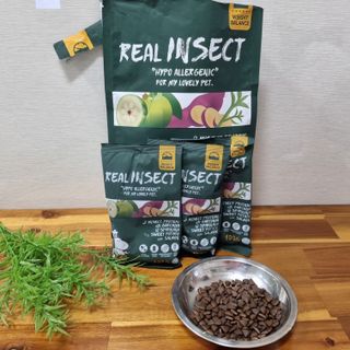 [푸디웜] 라포그  리얼인섹트 웨이트밸런스 저알러지 강아지 사료  1.2KG — 5점을 준 리뷰어가 2022년 7월 올린 사용 사진