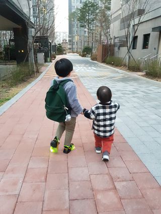 토박스코리아 다이노솔즈 티렉스 에어 네온 운동화 — 5점을 준 리뷰어가 2021년 3월 올린 사용 사진