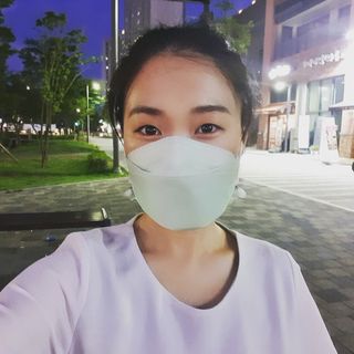[이지아 마스크] 애니가드 더솔루션마스크 KF80 대형 컬러 4종 — 5점을 준 리뷰어가 2021년 7월 올린 사용 사진
