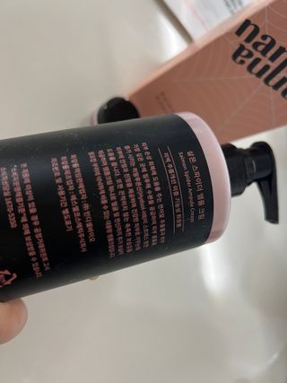 난나 살몬 스파이더 검버섯 미백 톤업 화이트닝 연어 앰플 크림 300ml 대용량 — 5점을 준 리뷰어가 2022년 11월 올린 사용 사진