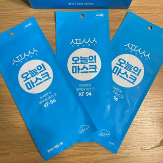 [심폐소생소] KF94 오늘의 마스크 대형 — 3.5점을 준 리뷰어가 2022년 1월 올린 사용 사진