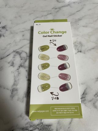 [네일가게] 햇빛에 닿으면 색이 변하는 신기한 햇살 반전 네일스티커_B — 5점을 준 리뷰어가 2021년 8월 올린 사용 사진