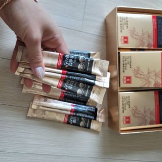서울약사신협_투데이홍삼정플러스스틱_10g x 30포 — 5점을 준 리뷰어가 2021년 6월 올린 사용 사진