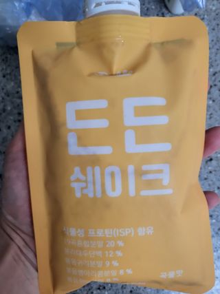 [덜다] 든든 식물성 단백질 쉐이크 40g X 7입 (곡물/딸기) — 4점을 준 리뷰어가 2023년 8월 올린 사용 사진
