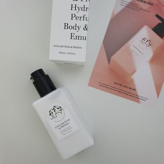 줄라이 모닝 _ JULY MORNING 줄라이모닝 하이드레이팅 퍼퓸드 바디앤핸드 에멀젼 — 5점을 준 리뷰어가 2022년 3월 올린 사용 사진