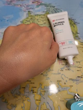 리더스코스메틱 리더스 카밍 바이오틱스 선 에센스 SPF 50+ PA++++ — 5점을 준 리뷰어가 2022년 6월 올린 사용 사진