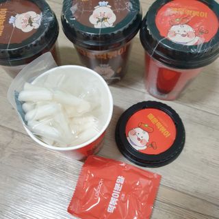 유비쿡 컵떡볶이 매운컵떡볶이2개/ 짜장컵떡볶이 2개  총 4개세트 — 5점을 준 리뷰어가 2021년 2월 올린 사용 사진