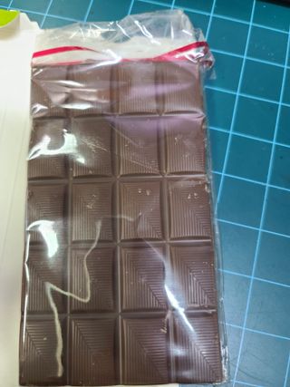 당류2g 자일리톨로 단맛을낸 슈카 퓨어비건 무설탕초콜릿 Xucker vegan 2개입 — 5점을 준 리뷰어가 2021년 4월 올린 사용 사진