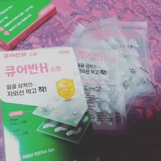 [큐어반H 스팟] 자외선 99프로 차단되는 스틱타입 스팟밴드(1팩 / 66매입) — 5점을 준 리뷰어가 2022년 11월 올린 사용 사진