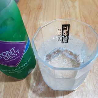 몽베스트 Montbest with Sparkling water Plain 20병 — 4점을 준 리뷰어가 2021년 11월 올린 사용 사진