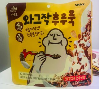 스낵스 와그작후루룩 3종_카카오2봉+아몬드2봉+딸기2봉 (총 6봉) — 5점을 준 리뷰어가 2024년 2월 올린 사용 사진