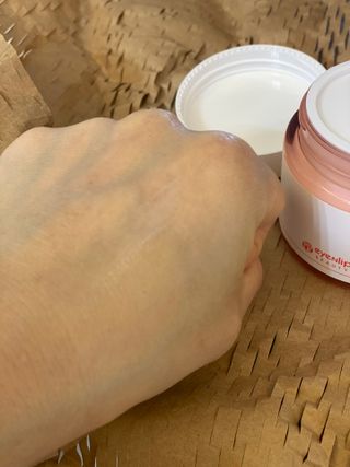 아이앤립 / EYENLIP 아이앤립 연어오일 리바이탈라이징 크림 — 5점을 준 리뷰어가 2021년 3월 올린 사용 사진