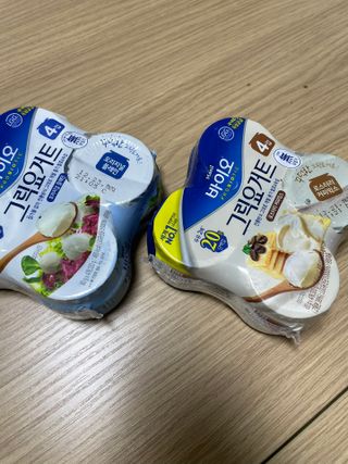 매일바이오 그릭요거트 오리지널 플레인 4개, 로스터리 커피믹스 4개 — 5점을 준 리뷰어가 2021년 12월 올린 사용 사진