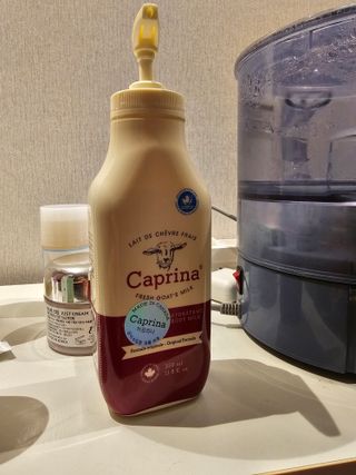 카프리나 산양밀크 모이스춰라이징 바디로션 350ml(오리지널향) — 5점을 준 리뷰어가 2023년 4월 올린 사용 사진