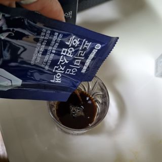 참앤들황토농원 국내산 흑염소를 정성스럽게 담은, 프리미엄 흑염소 진액 70ml x 30포 1박스 — 5점을 준 리뷰어가 2023년 1월 올린 사용 사진