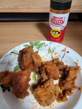 [서울시스터즈] 김치시즈닝 국내 최초 뿌려먹는 김치파우더 100g 1개+ 신제품 김치스낵 90g 2개 — 5점을 준 리뷰어가 2021년 8월 올린 사용 사진