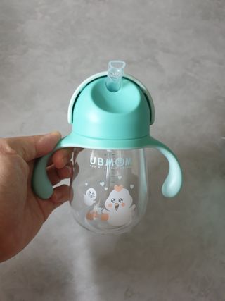 유비맘 트라이탄 코니빨대컵_컬러 랜덤 발송 — 5점을 준 리뷰어가 2020년 12월 올린 사용 사진