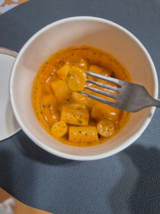 나우  [요리궁리] B타입 ( 매콤, 치즈, 매콤까르보 ) 꽃떡볶이 6개입 세트 — 5점을 준 리뷰어가 2025년 3월 올린 사용 사진