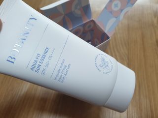 보타니티 촉촉수분자차 아쿠아핏 선 에센스 50ml + 보송톤업자차 징크 선 로션 50ml SPF50+ PA++++ (4/25) — 5점을 준 리뷰어가 2022년 4월 올린 사용 사진
