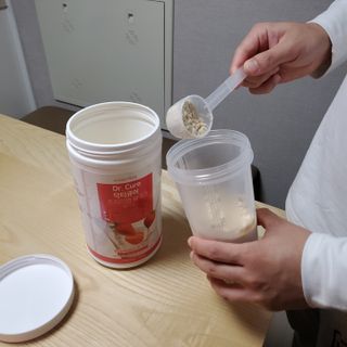뉴트리션팩토리 닥터큐어 프리미엄쉐이크 다이어트쉐이크 — 4.5점을 준 리뷰어가 2021년 10월 올린 사용 사진