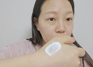 MF[스킨1004] 마다가스카르 센텔라 히알루-시카 워터핏 선세럼 50ml — 5점을 준 리뷰어가 2024년 5월 올린 사용 사진