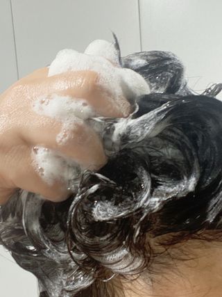 닥터시드 페퍼민트 앤 레몬 비건 비듬케어 쿨 탈모 두피 스크럽 샴푸 — 4점을 준 리뷰어가 2024년 7월 올린 사용 사진