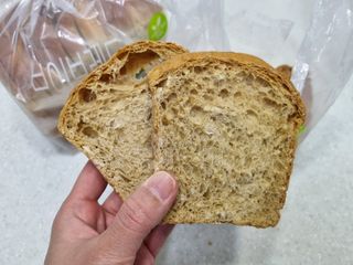 롯데제과 Vbread 포카치아식빵1개 + 미니식빵 1개 + 머핀 2개 세트 — 4점을 준 리뷰어가 2021년 9월 올린 사용 사진