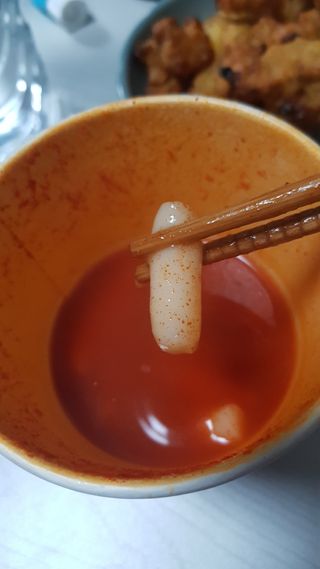 유비쿡 컵떡볶이 매운컵떡볶이2개/ 짜장컵떡볶이 2개  총 4개세트 — 5점을 준 리뷰어가 2021년 6월 올린 사용 사진