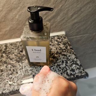 테이크어샤워 구매평)우붓 바디워시 Ubud BODY WASH 250ML — 5점을 준 리뷰어가 2025년 9월 올린 사용 사진