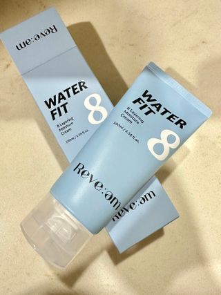 나우 [리브엠]피부 속부터 겹겹이, 촘촘하게! 워터핏8중 수분착붙 크림 — 4.5점을 준 리뷰어가 2024년 12월 올린 사용 사진
