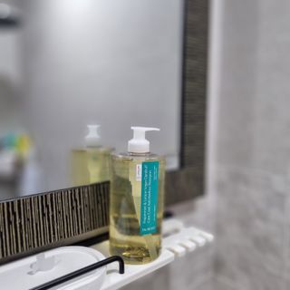 닥터시드 페퍼민트 앤 레몬 비건 비듬케어 쿨 탈모 샴푸 (1000ml) — 4.5점을 준 리뷰어가 2024년 2월 올린 사용 사진