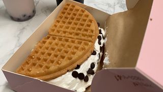 [레인드랍 커피 본점] 음료 2잔 + 디저트와플 or 샌드위치 — 4.5점을 준 리뷰어가 2021년 10월 올린 사용 사진