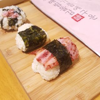 [해림맛김] 들기름에 구운 바삭바삭 김 4종 세트 + 1종 랜덤발송 총5개입 — 5점을 준 리뷰어가 2021년 2월 올린 사용 사진