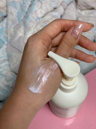 [위켄더스] 끈적임 없이 수분감을 채워주는 핸드& 바디로션 1종 랜덤발송 — 5점을 준 리뷰어가 2022년 5월 올린 사용 사진