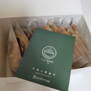 [그래한끼] 무설탕/저당 시리얼타입 수제그래놀라 (40gX10개) — 5점을 준 리뷰어가 2022년 6월 올린 사용 사진