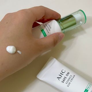 [AHC] 세이프온 에센스 선크림 올리브영 스페셜 증정 기획세트 — 5점을 준 리뷰어가 2022년 6월 올린 사용 사진