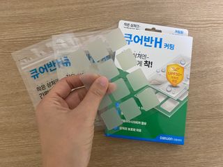 [큐어반H 커팅] 간편하게 떼서 쓰는 자외선차단 습윤밴드 (1팩/30매입) — 5점을 준 리뷰어가 2022년 11월 올린 사용 사진
