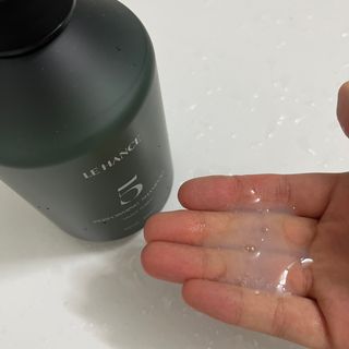 르핸스 퍼포밍 5 샴푸 비반트 포렛/베티버 포그 — 4.5점을 준 리뷰어가 2022년 12월 올린 사용 사진